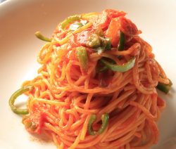 Spaghetti con sugo ai peperoni