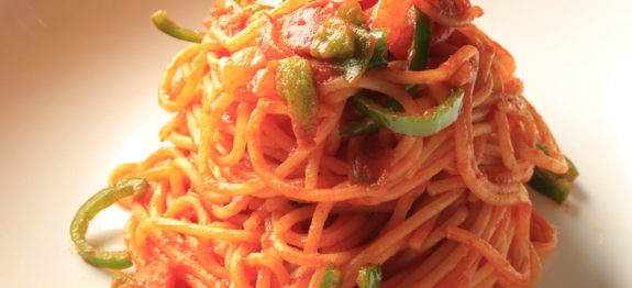 Spaghetti con sugo ai peperoni 